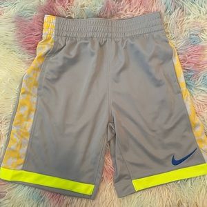 Nike Boys' Dri-FIT Trophy Allover Print Shorts